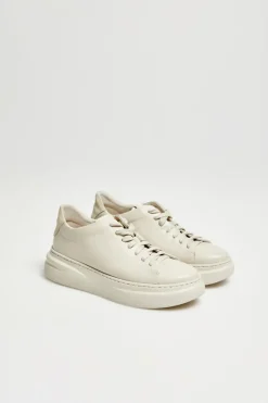 Beżowe sneakersy skórzane na platformie