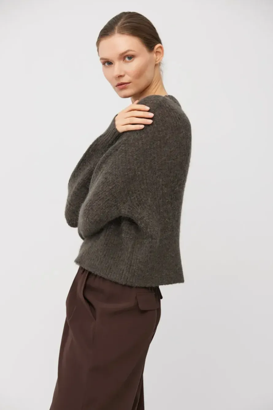 Brązowy sweter z wełną alpaki
