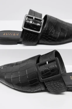 Buty ze skóry naturalnej z regulowanym paskiem