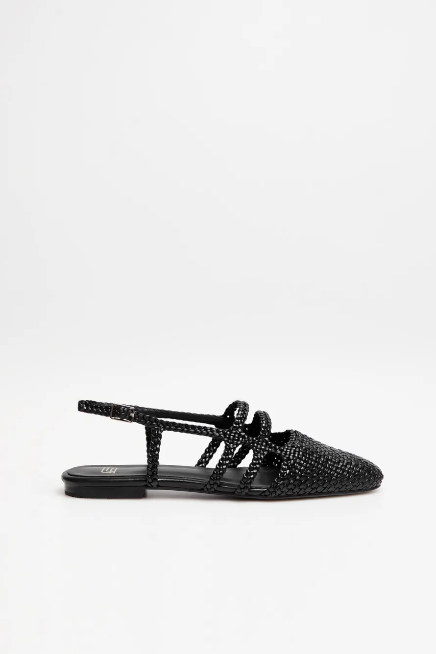 Czarne buty sling back ze skóry plecionej