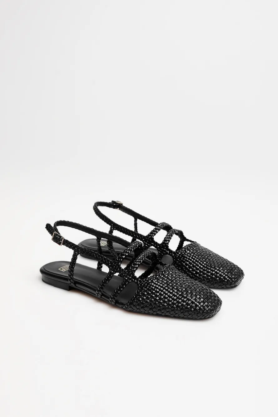 Czarne buty sling back ze skóry plecionej