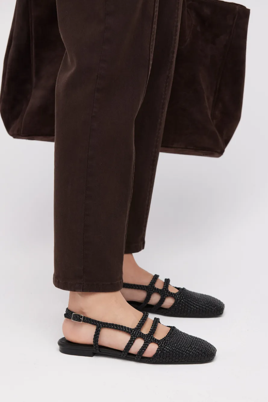 Czarne buty sling back ze skóry plecionej