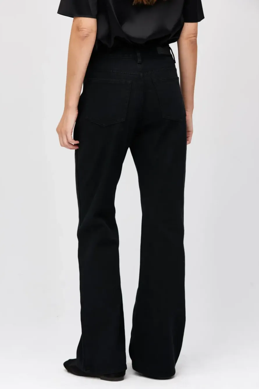 Czarne jeansy bootcut z wysokim stanem