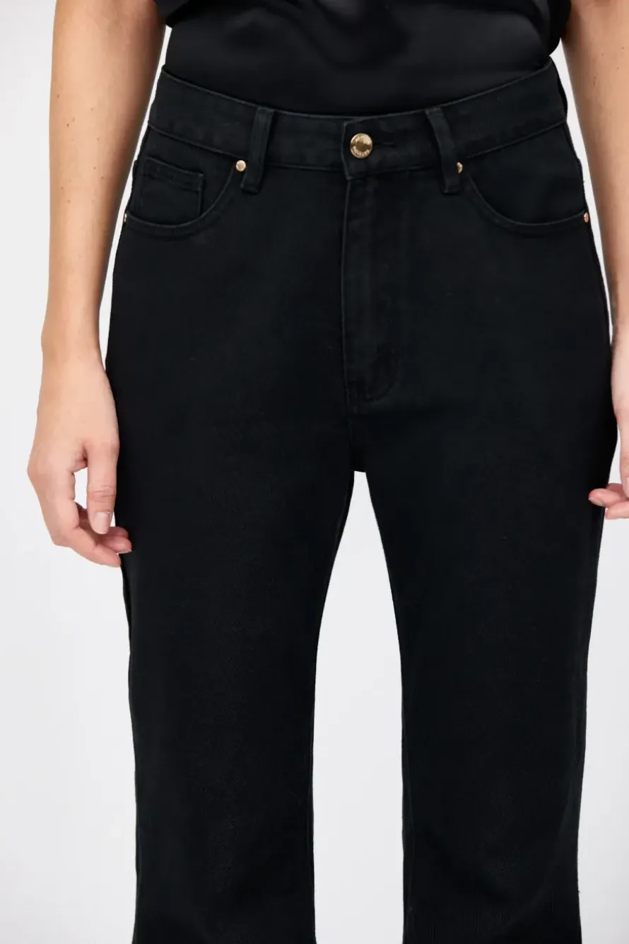 Czarne jeansy bootcut z wysokim stanem