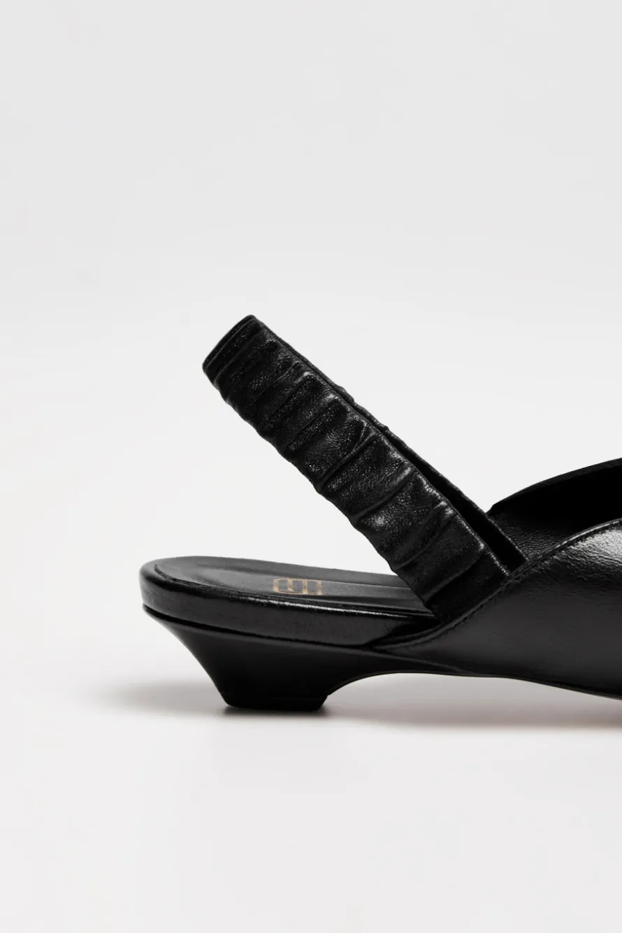 Czarne skórzane buty sling back
