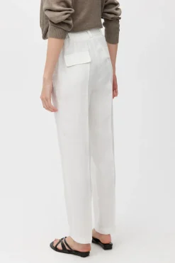 Lniane spodnie off white z wąską nogawką